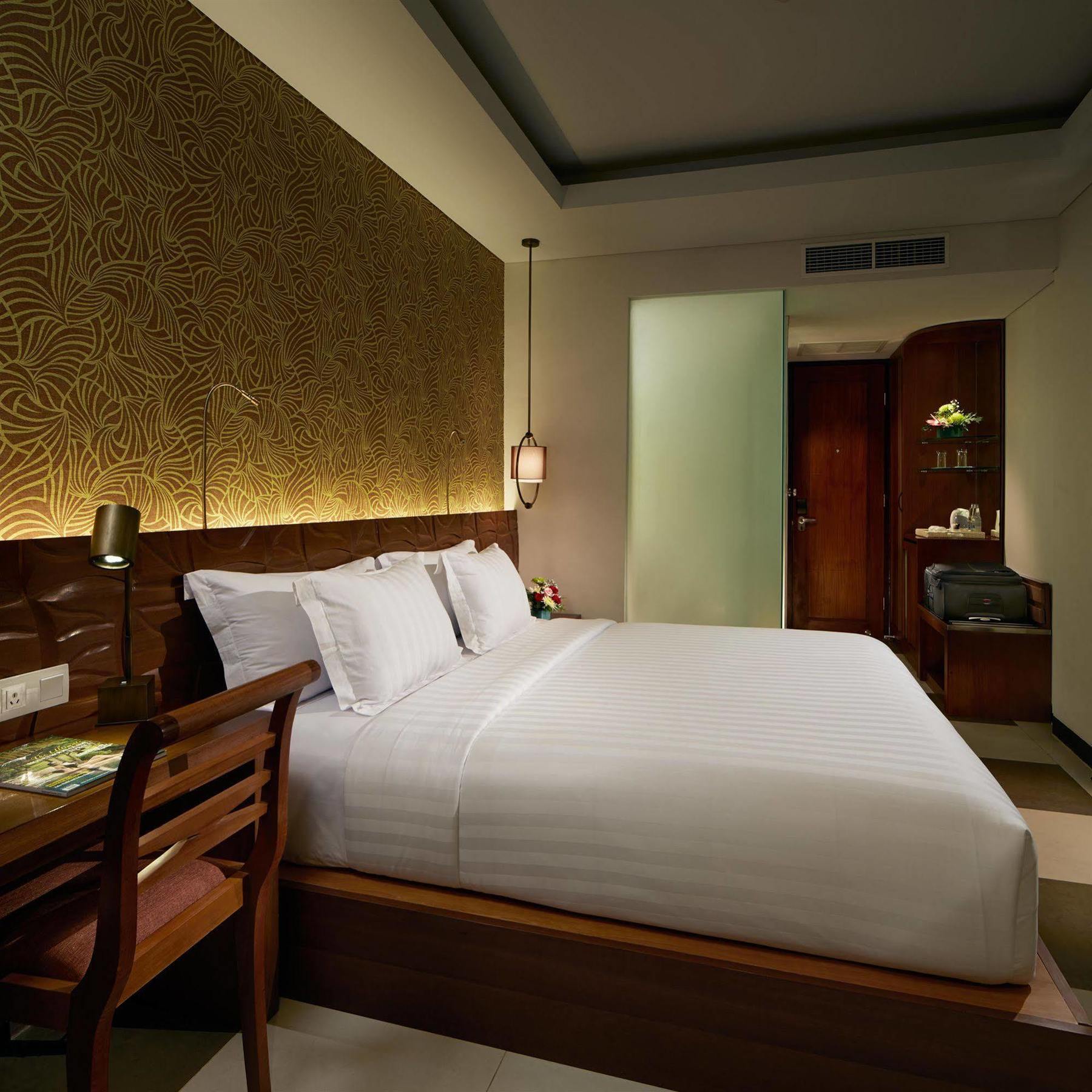 Sun Island Hotel & Spa Legian Екстер'єр фото